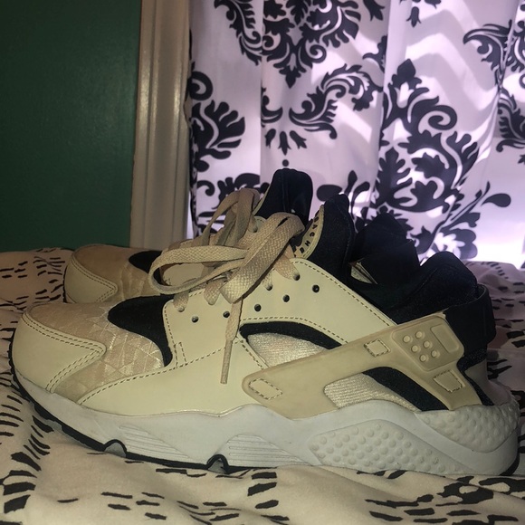 Nike Shoes - Nike Huaraches.